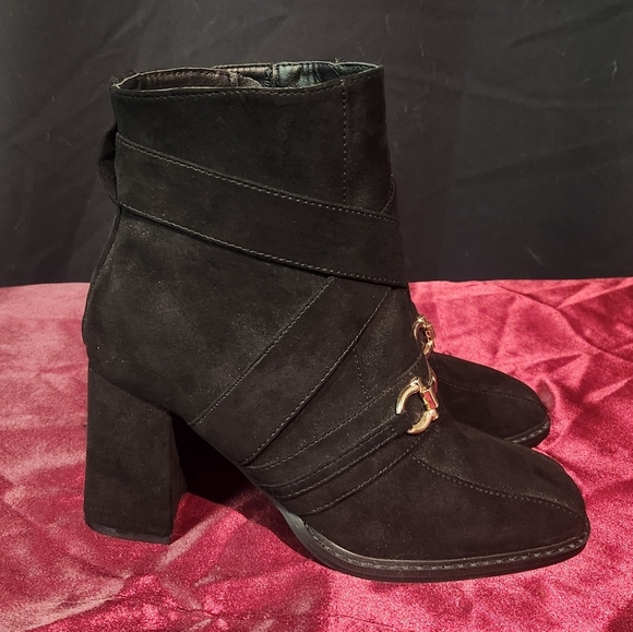 NWOT Size 08 Black Suede Boots - Picture 2 of 5